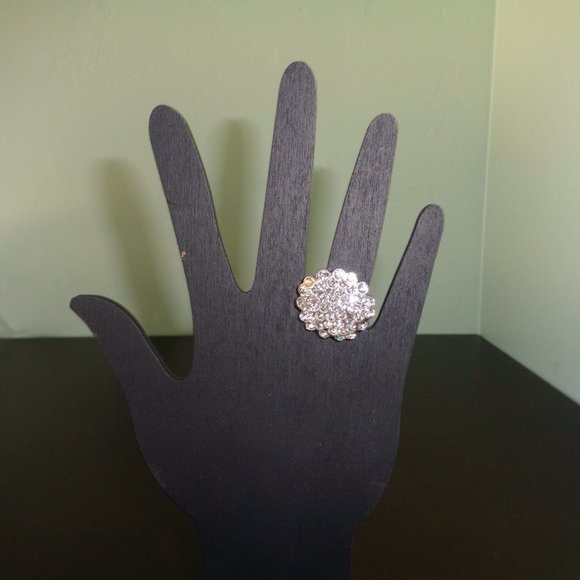 Round faux crystal ring- costume jewelry - Picture 2 of 12